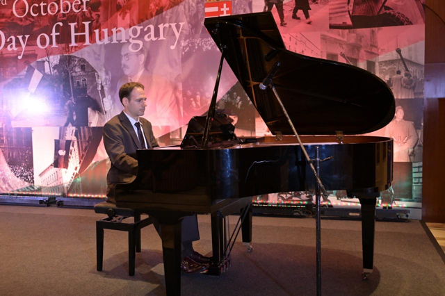 Andreas König am Klavier